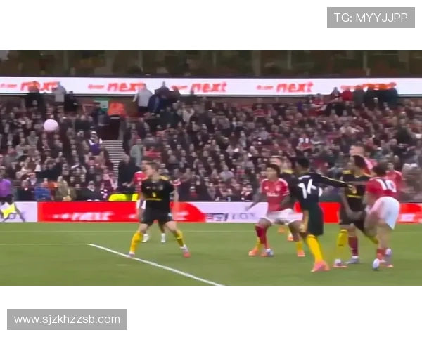 曼联客战诺丁汉森林 谢什科库尼亚首发约罗出战引关注 曼联客战诺丁汉森林 谢什科库尼亚首发约罗出战引关注